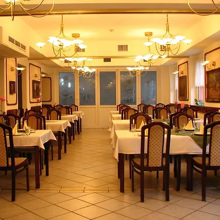 Polus 3* بودابست